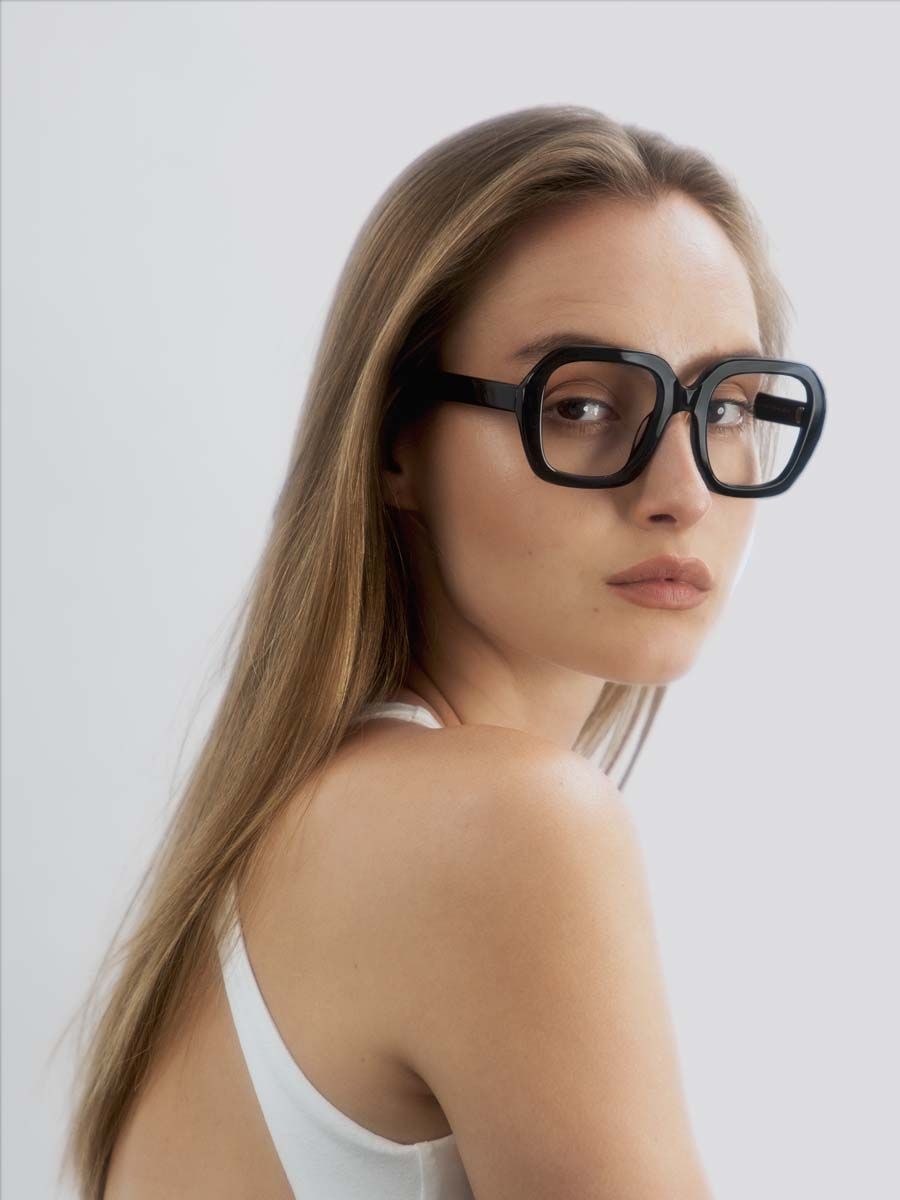 Donatella View Black