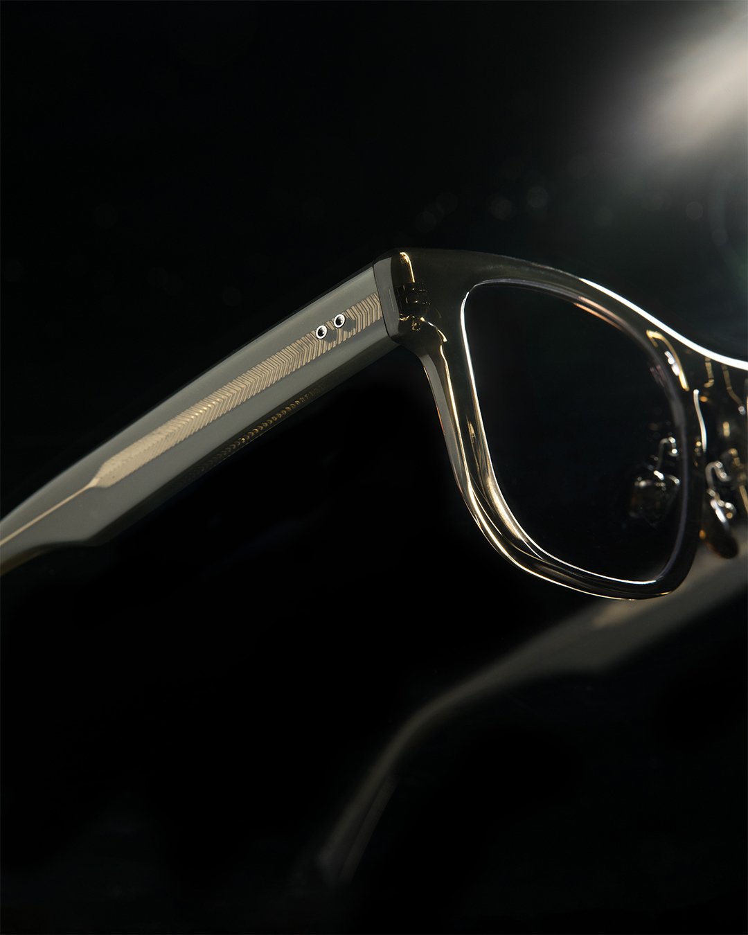 Detailed view of Reconnaissance glasses features